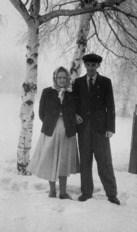 His parents in Vysoká Jedle, 1947