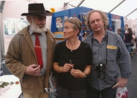Marián Zajíček (vpravo) se spisovatelkou Terezou Brdečkovou a akademickým sochařem Milanem Beránkem, cca 2015