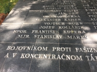 Pamätník bojovníkom proti fašizmu padlým pri Melku a v koncentračnom tábore v Mathausene v roku 1945 - major Stanislav Mareš 