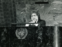 Ivan M. Havel v zasedací síni OSN, New York 1990