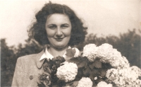 Pamětníkova maminka Jiřina rok po svatbě, 1946