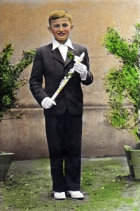 Jan Tichý u svatého přijímání / kolem roku 1956