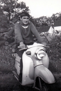 Jan Tichý na první motorce / 1965