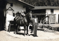 Bratr Jana Tichého Josef s čeledínem