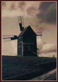 Mlýn postavený dědečkem Jana Tichého Josefem v Porubě / třicátá léta 20. století