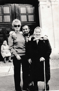 Vlevo Zdenka Burešová s manželem Antonínem Burešem v roce 1976