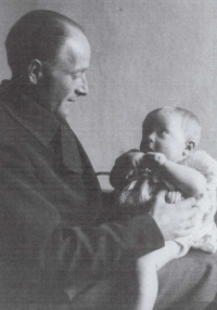 František Schnurmacher with his daughter Hana