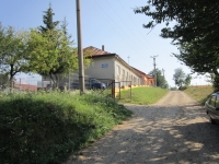 Škola v Gemelčičce v roce 2012