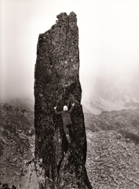 Otokar Simm při výstupu na skálu v bulhraském pohoří Pirin v roce 1975