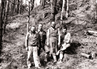 Otokar Simm s přáteli v Jizerských horách v roce 1983