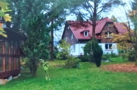 Dům v Rumburku, kde po mnoha letech emigrace a vědecké mezinárodní dráhy pan Ulbrecht ve svých 90 letech žije 