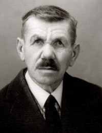 Alois Dostál, otec paměntíka, 1944 