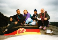 Otokar Simm (druhý zprava) s východoněmeckými přáteli při oslavě 10. výročí sjednocení Německa (rok 2000)