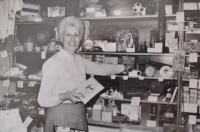 Vlasta Vaňoučková jako prodavačka, 70. léta