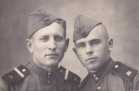 Část rodiny E. Švihlíka zůstala i po válce v Sovětském svazu. Nevyhnuli se tak povinné službě v Rudé armádě. Českých krajanů takto sloužily desetitisíce.