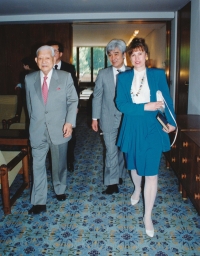 Se starým panem Johei Sasakawa po získání dotace na Forum 2000