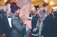 Oslava 60. narozenin Dagmar Havlové v Lucerně (zleva Ivan, Dagmar, Dagmar a Václav Havlovi)