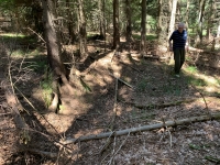 Pozostatky bunkrov v okolí poľovníckej chaty na Slatinách, v ktorých sa skrývali partizáni skupiny Suvorov