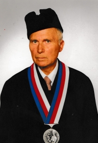 Jaroslav Květina after being awarded his honorary doctoral degree. 2000