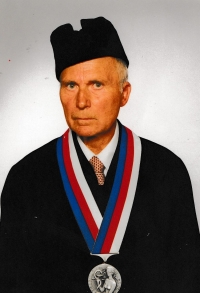 Jaroslav Květina v době získání čestného doktorátu, 2000