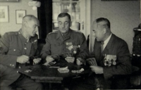 Václav a Miloslav Kouklíkovi a švagr Vitouš, asi 1945