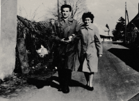 S budoucí manželkou Marií v Jedlí (1961)