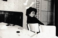 Budoucí manželka Marie doma v Jedlí (1959)