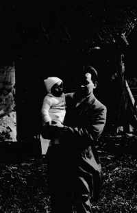 Jan Odstrčil s dcerou Kateřinou (1978) 