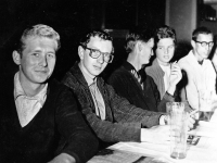 Pozdější úspěšný podnikatel Aleš Buksa (vlevo), který hrál s "Okapem" asi rok