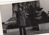 Miroslav Jeník as a schoolboy in the 1950s in front of the Stalin monument in Prague