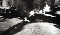 Silnice v Desné po výbuchu ruské cisterny 21. srpna 1968