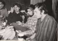 Vysokoškolští studenti držící hladovku k uctění památky Jana Palacha, 25. 1. 1969, Brno