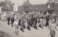 Milan Vaňura hraje na 1. května 1952