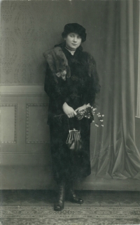Jarmilina maminka Marie Novotná, Praha 1916