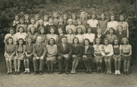 Jarmila Králová, the second row, the fourth one from the left, a primary school Prague-Braník 1942
