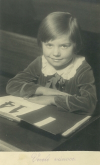 Jarmila v první třídě, Praha-Braník 1936