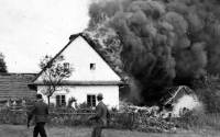 Požár statku, který zdědila matka Jiřího Bárty / 1931