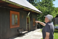 Albin Jankulik's birth house in Horna Stredna; he is pointing out where the fire was
