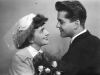 Novomanželé Květa a Ivo Dostálovi / 1955