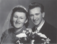 Novomanželé Slavomil a Zdena Braunovi, prosinec 1954
