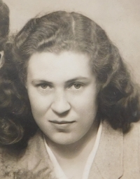Olga Kurfürstová v roce 1947
