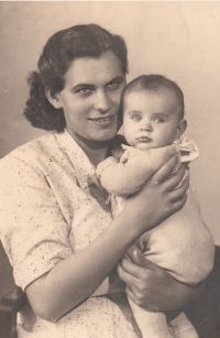 Jaroslava s dcerou, 1949