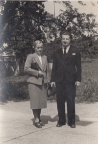 Otec a matka Evy Gärtnerové - Oto a Erika Singerovi v Ústí nad Labem. Snímek pochází z poloviny 30. let 20. století