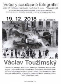 Plakát k výstavě Václava Toužimského o okupaci 21. srpna 1968 v Liberci. Foto zachycuje tank při havárii na náměstí Bojovníků za mír (dnes Edvarda Beneše)