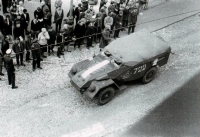 Vozidlo okupantů projíždí centrem Liberce, 21. srpna 1968