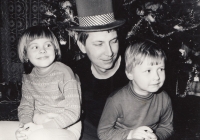 Jiří Matoušek se svým synovcem a neteří na přelomu 70. a 80. let 20. století
