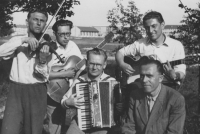The group of musicians would sometimes play during harvest festival or other festivals. Besides Jiří Boháč (with guitar on the right), his older brother Josef (with violin on the left) also played with him 