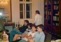 Anna Röschová spolu s dalšími členy ústavně právního výboru v Lánech při dokončování Ústavy České republiky