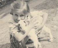 Na dvoře rodného domu