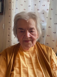 Paní Libuše Kovářová při natáčení pro Paměť národa, projekt Příběhy našich sousedů